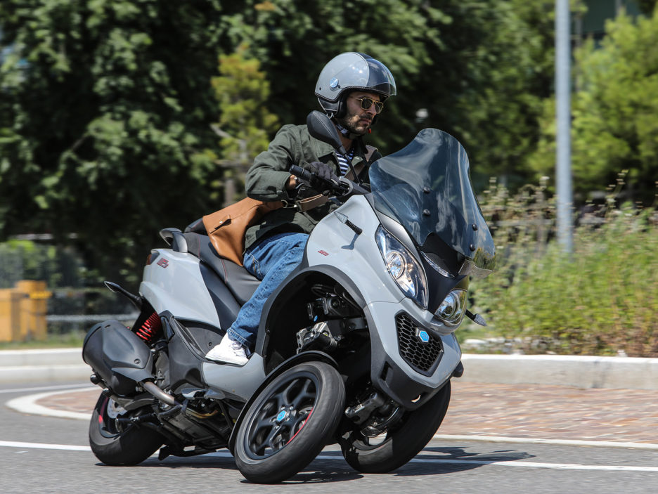 piaggio-mp3-350-action-10-