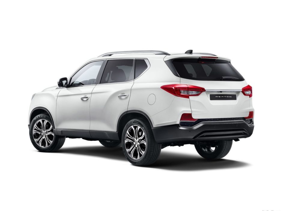 Ssangyong Rexton tre quarti posteriore