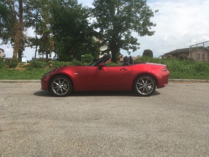 Mazda MX-5 profilo aperta