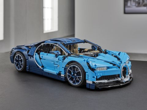 42083_LEGO_Technic_Bugatti_Chiron_Front_View_01