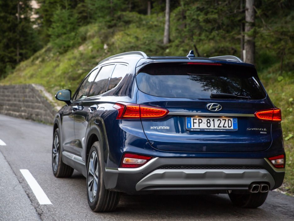 Hyundai Santa Fe tre quarti posteriore