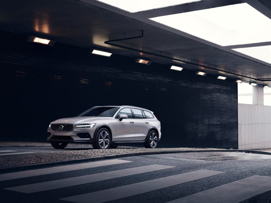 New Volvo V60 Cross Country exterior