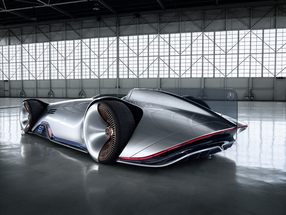 Showcar feiert bei der Monterey Car Week in Kalifornien Weltpremiere: Vision EQ Silver Arrow: Ein emotionaler Wegweiser in die Zukunft des Designs