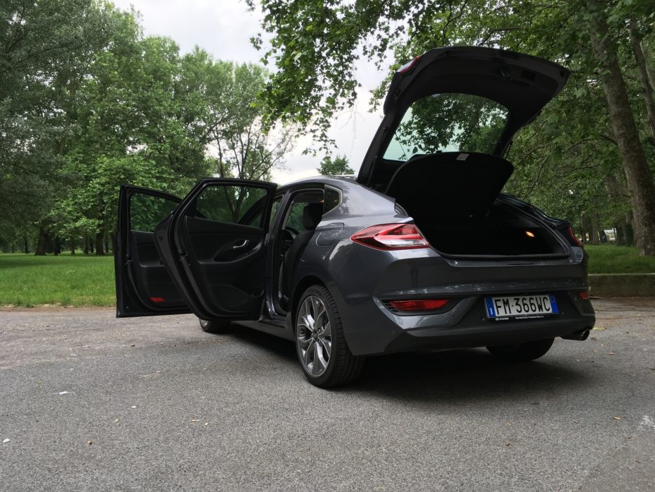 Hyundai i30 Fastback porte aperte