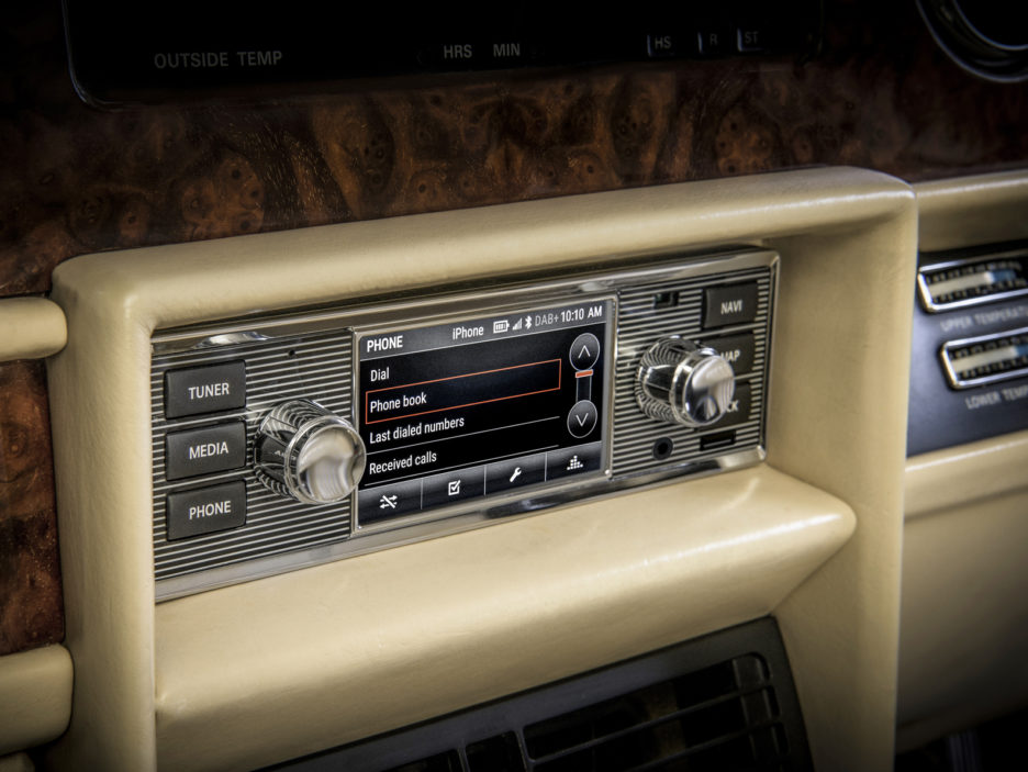 jlrclassicinfotainment31081805