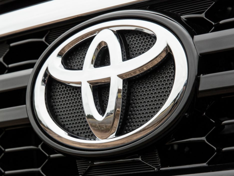 Toyota Hilux Executive+ logo Toyota