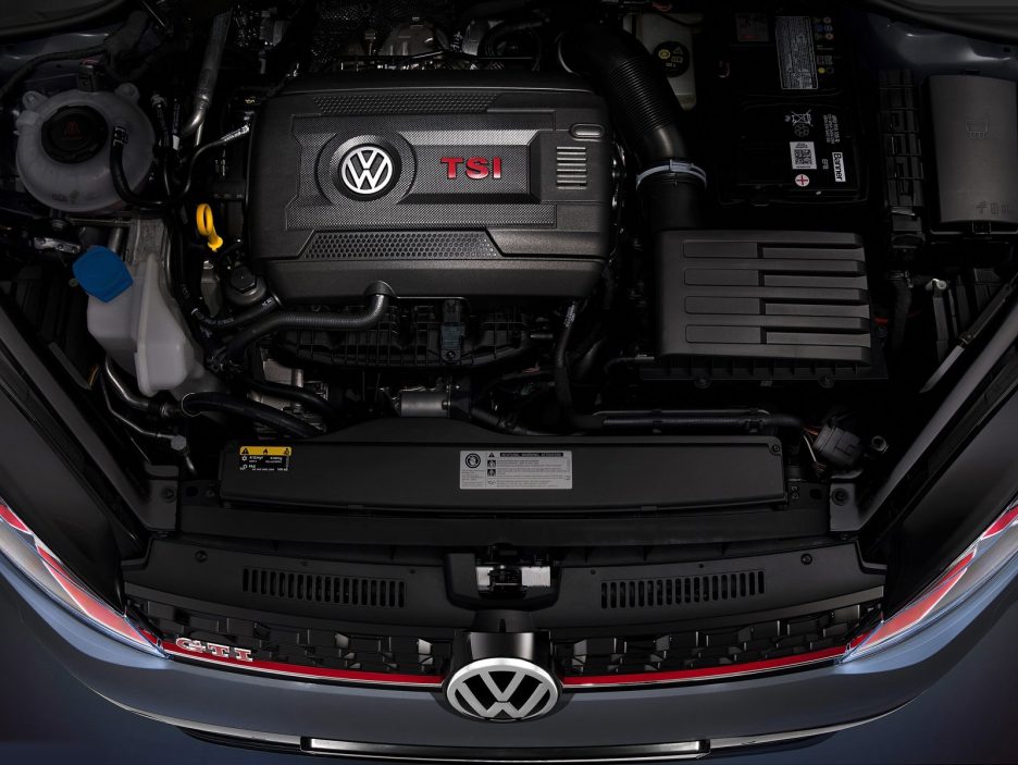 Volkswagen-Golf_GTI_TCR_Concept-2018-1600-0d