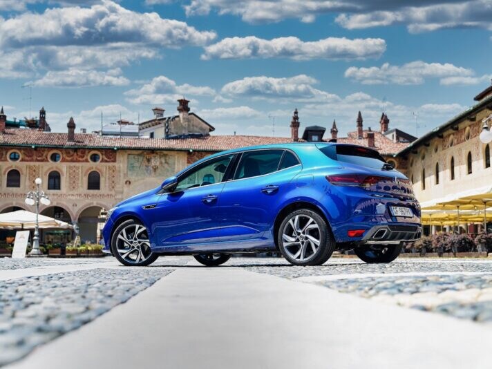 Renault Mégane Plug-in Hybrid tre quarti posteriore