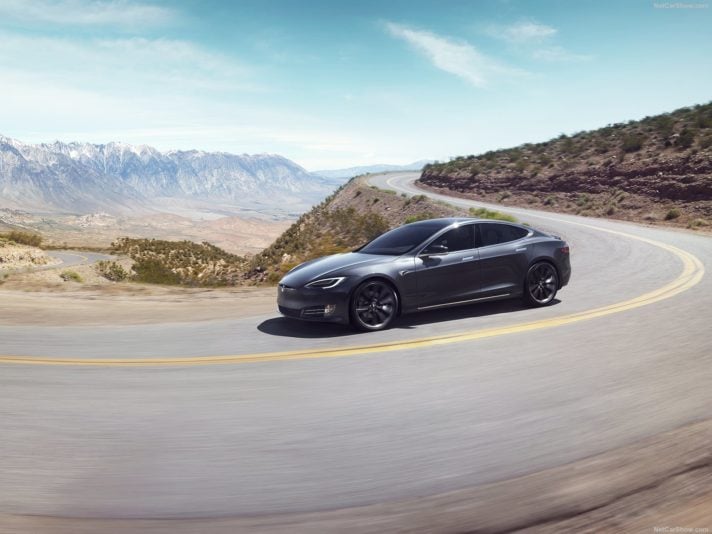 Tesla Model S vista dall'alto