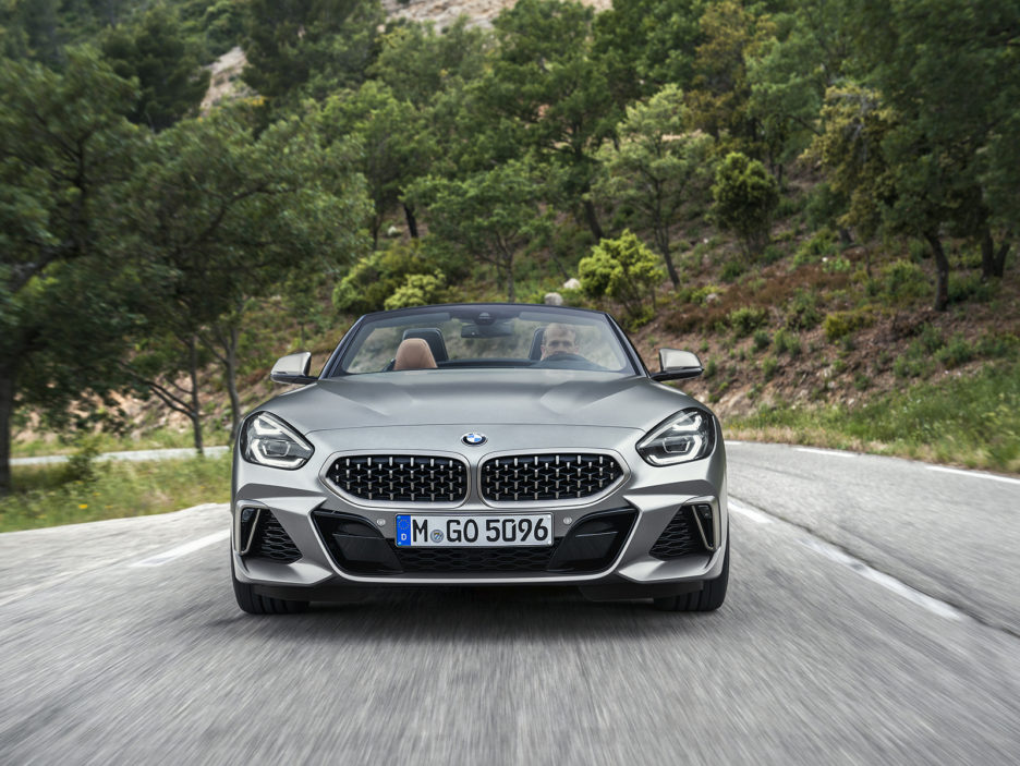 P90318598_highRes_the-new-bmw-z4-roads