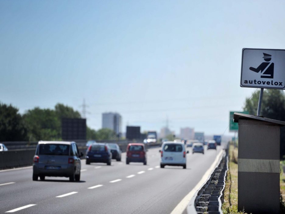 ++ ESTATE: CROLLANO PARTENZE ITALIANI IN AGOSTO, -29,5% ++