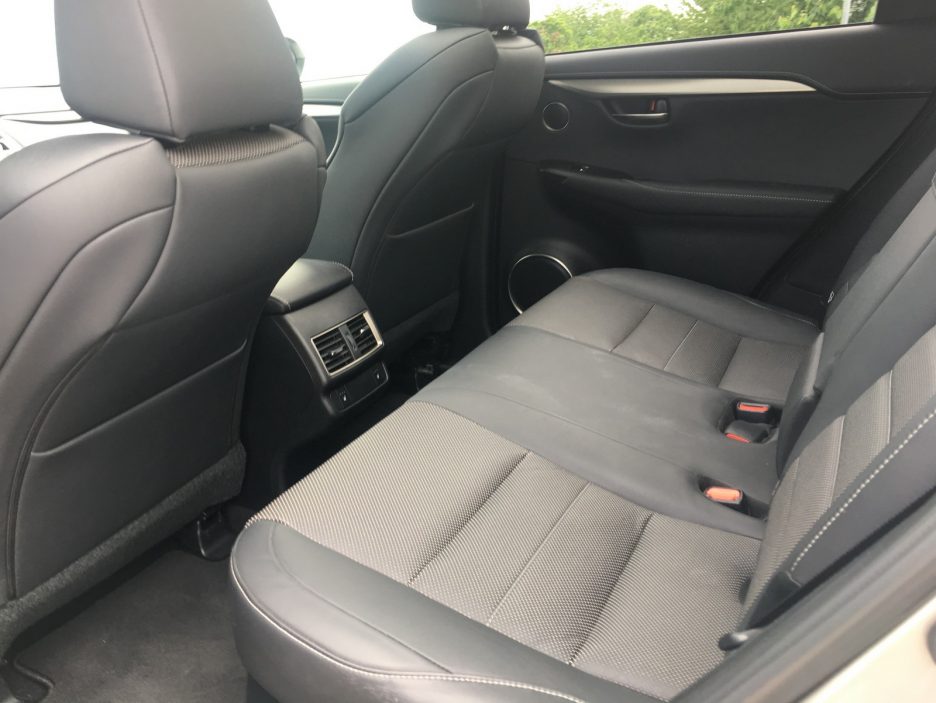 Lexus NX 300h Hybrid 12