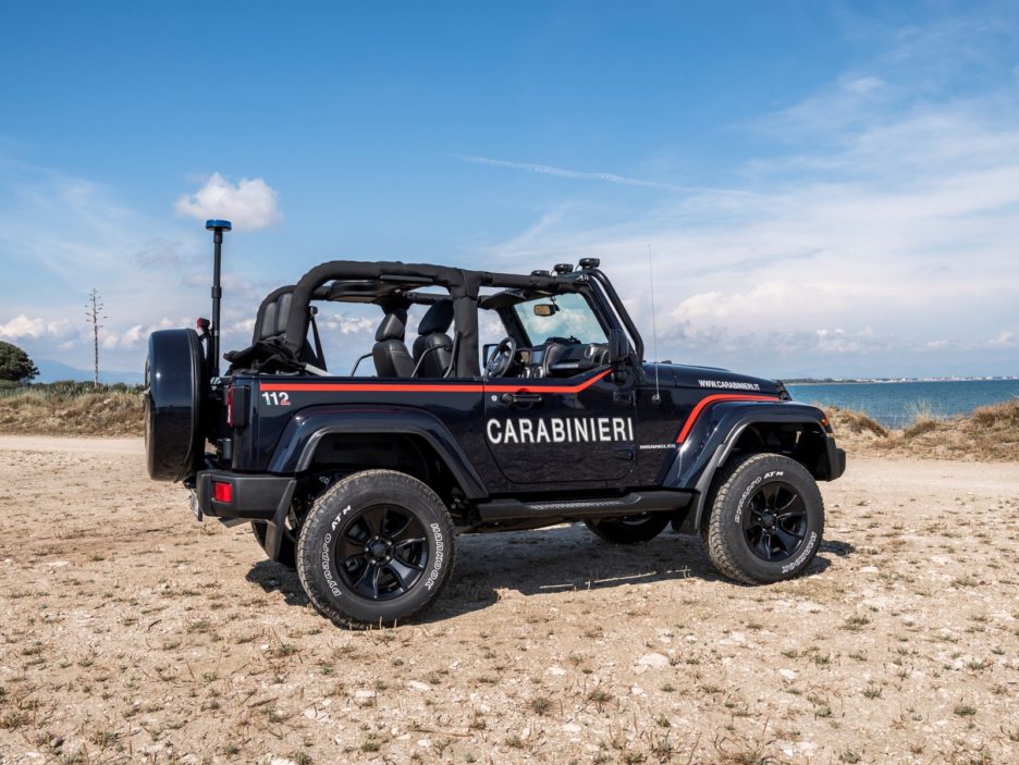 Jeep Wrangler Carabinieri tre quarti posteriore