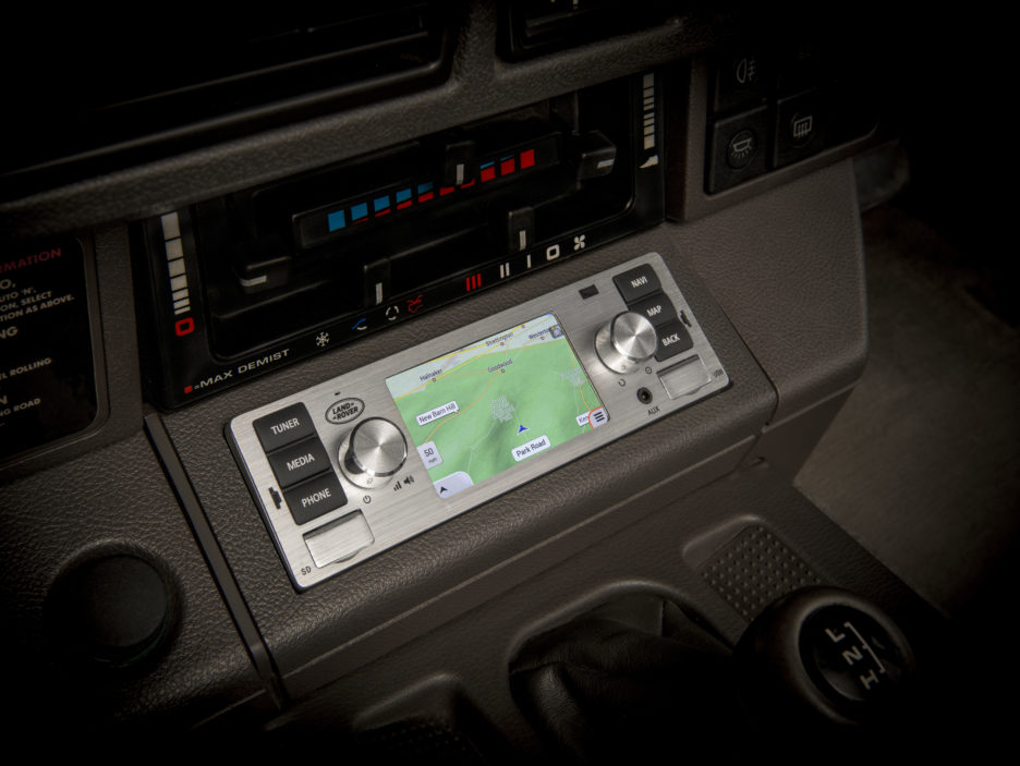 jlrclassicinfotainment310818lr01