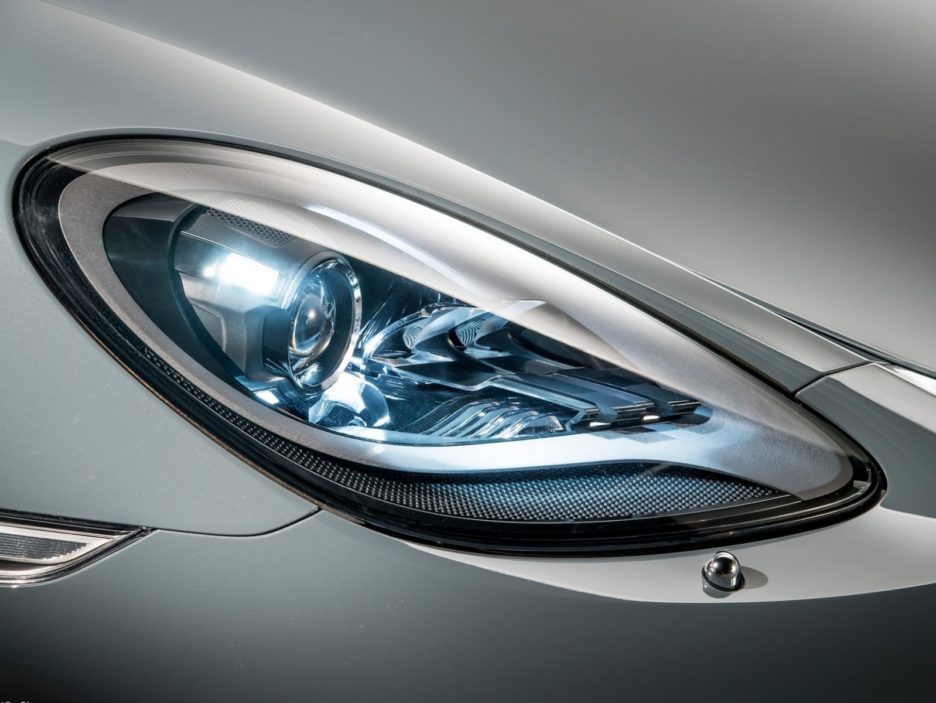 Porsche 718 Cayman faro anteriore