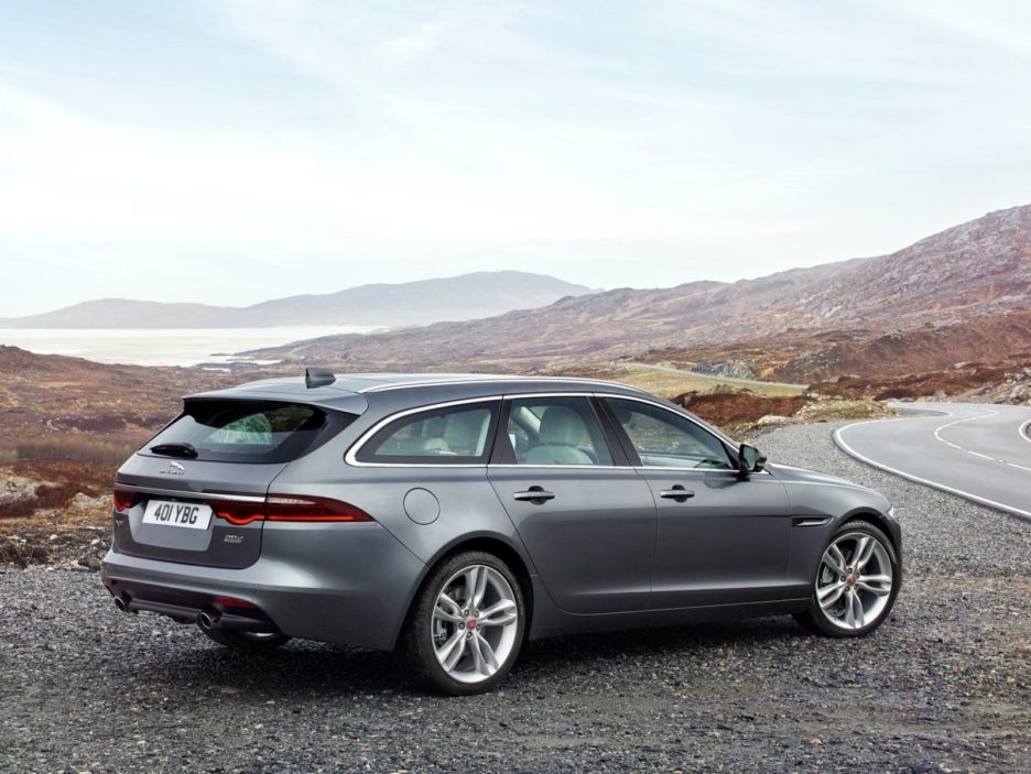 Jaguar XF Sportbrake tre quarti posteriore