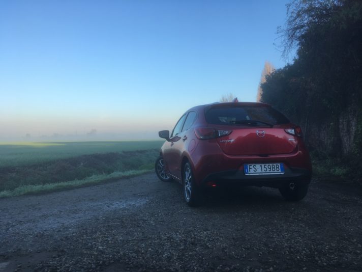 Mazda Mazda2 tre quarti posteriore