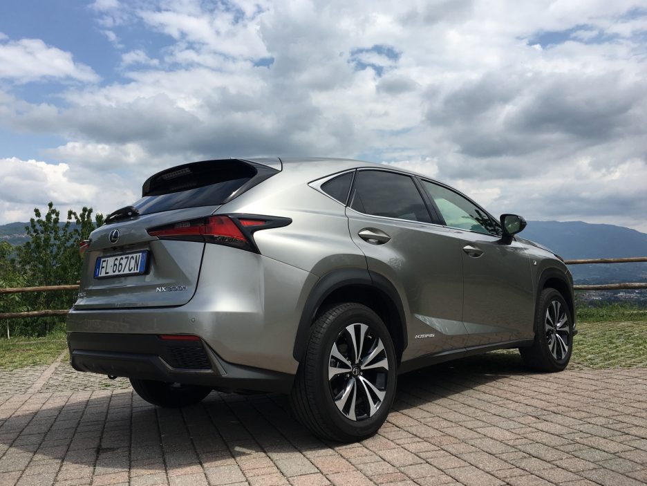 Lexus NX 300h Hybrid 7