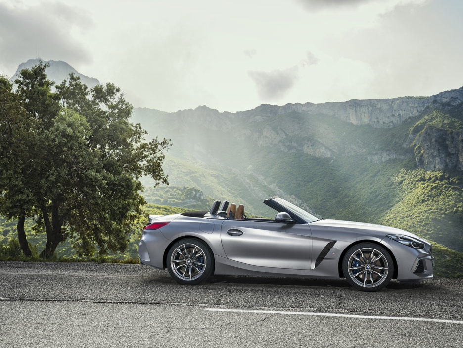 P90318608_highRes_the-new-bmw-z4-roads