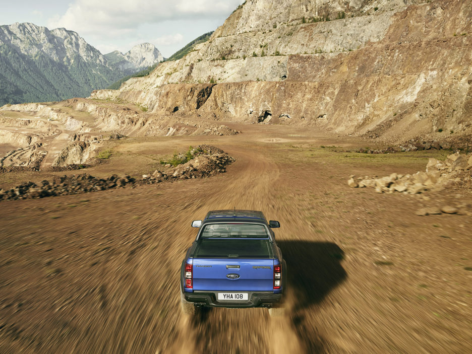 2018_FORD_RANGER_RAPTOR_Shot17_GamersPerspectiveDynamic_06