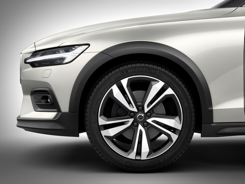 New Volvo V60 Cross Country exterior