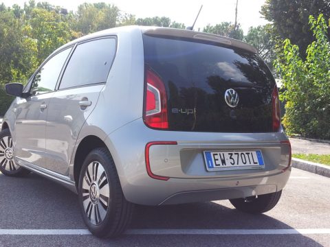 Volkswagen e-up! tre quarti posteriore
