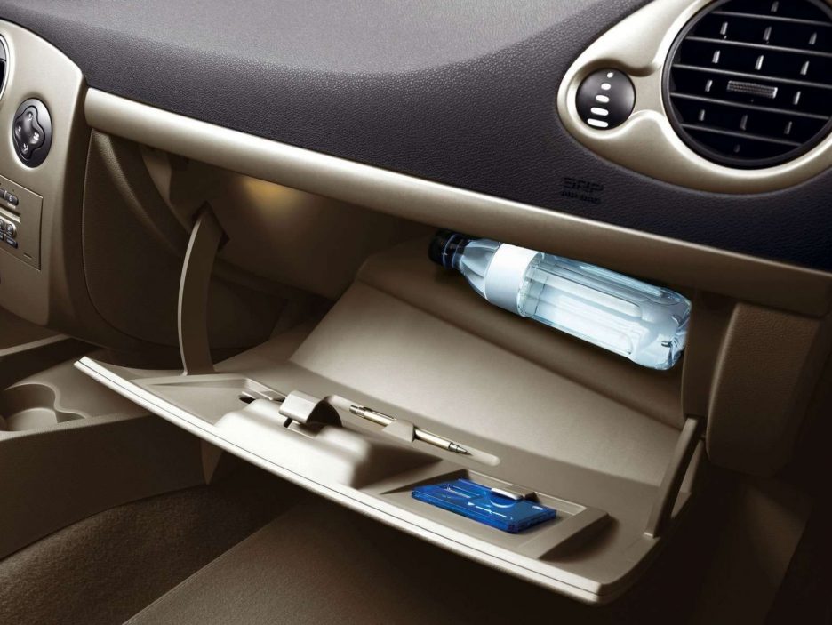 Renault Clio terza generazione vano portaoggetti