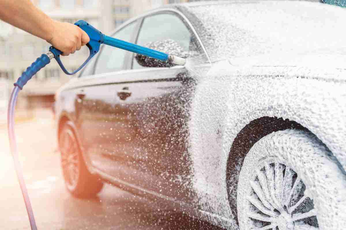 Lavare macchina aggredito