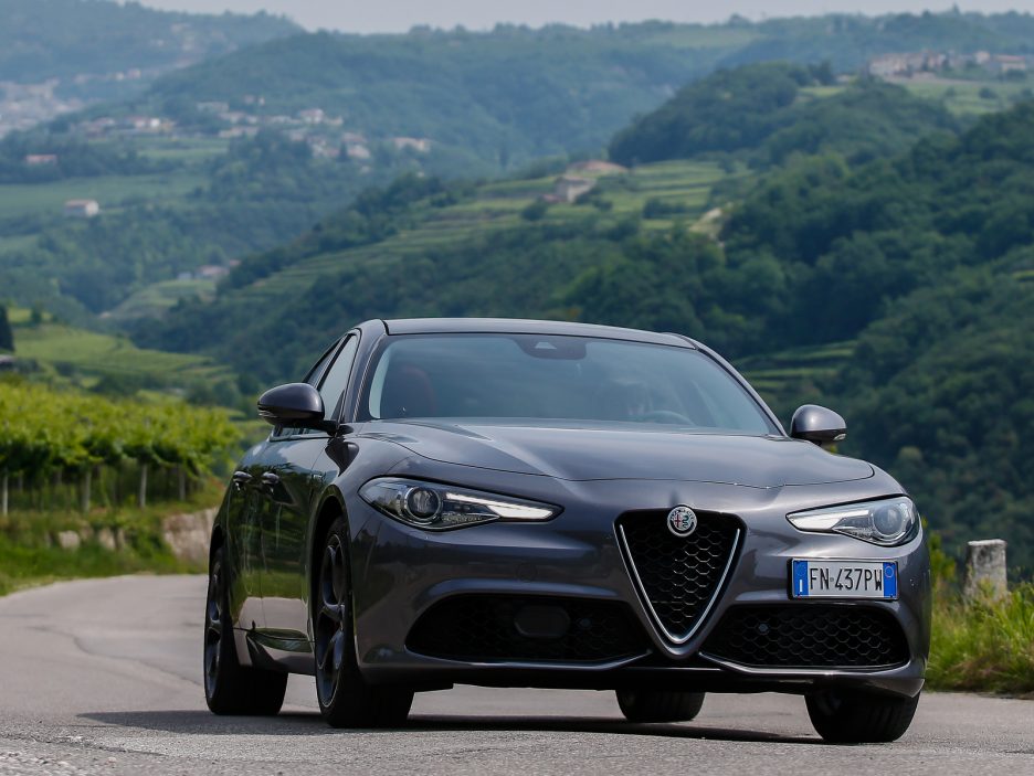 Alfa Romeo Stelvio e Giulia Quadrigloglio strade stellate 3