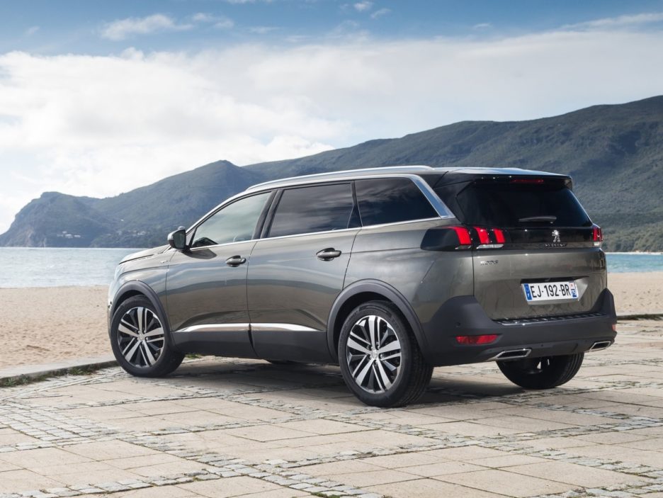 Peugeot 5008 tre quarti posteriore