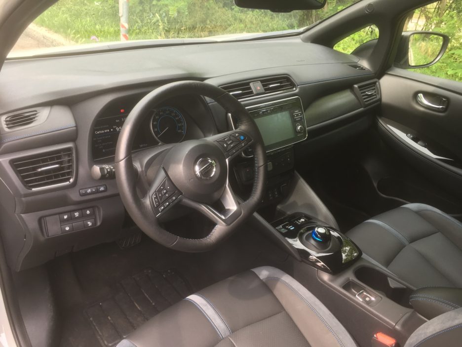 Nissan Leaf interni 2