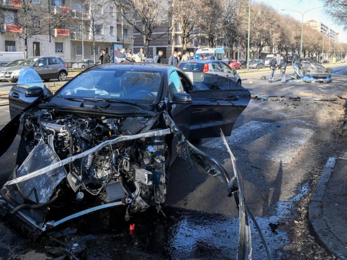 Auto contro volante polizia, a bordo tre primavera Juventus