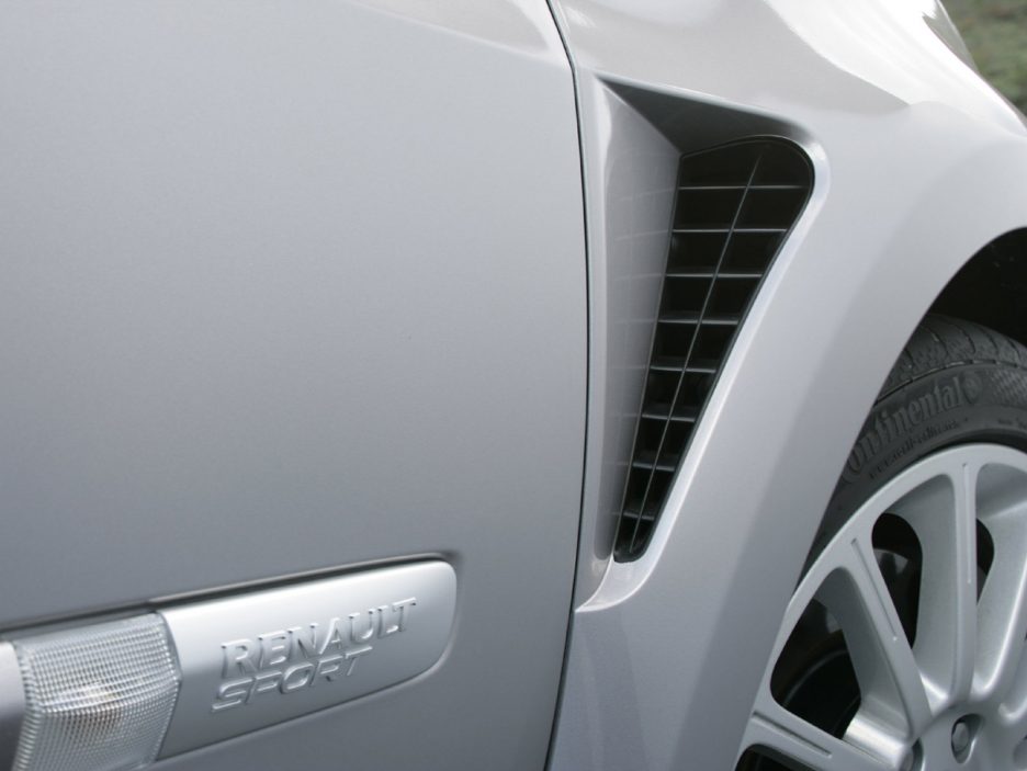 Renault Clio RS seconda generazione dettaglio profilo