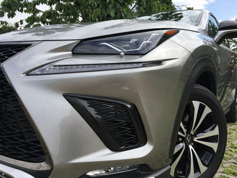 Lexus NX 300h Hybrid 3