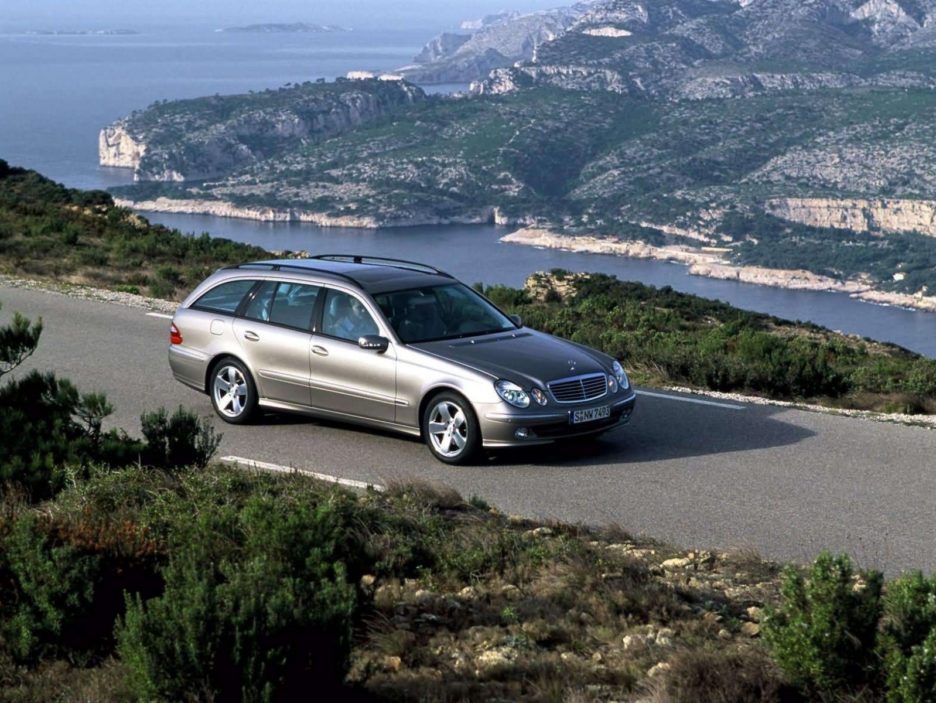 Mercedes classe E S.W. vista dall'alto
