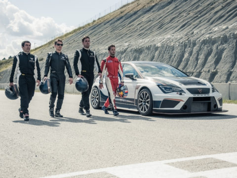 Dovizioso-and-Lorenzo-at-the-wheel-of-the-CUPRA-TCR_002_HQ