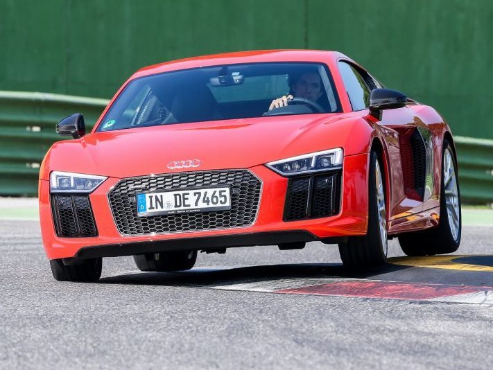 R8 pista