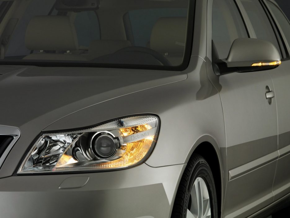 Skoda Octavia Wagon faro anteriore