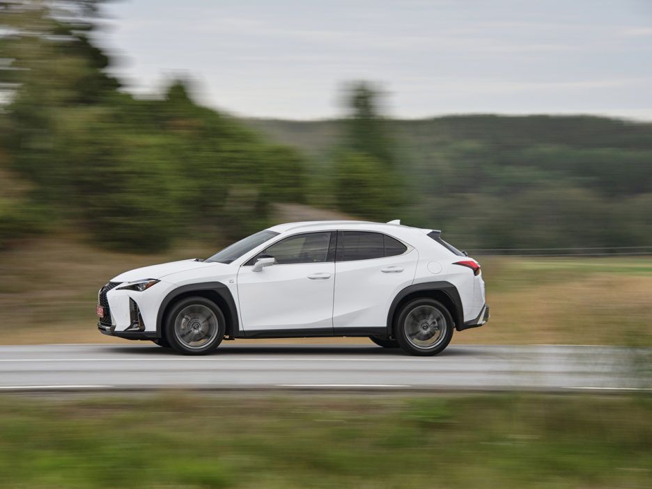 lexus-ux200-fsport-21