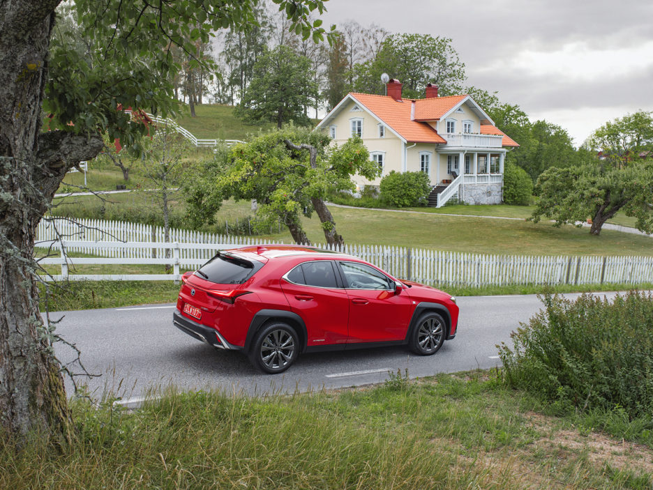 lexus-ux250h-fsport-41