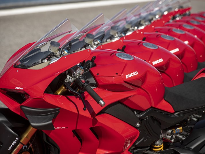 02_DUCATI_PANIGALE_V4S_UC143423_High